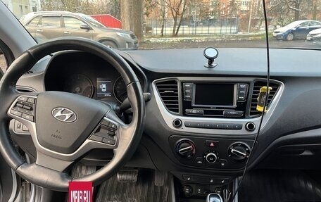 Hyundai Solaris II рестайлинг, 2018 год, 1 200 000 рублей, 3 фотография