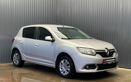 Renault Sandero II рестайлинг, 2015 год, 897 000 рублей, 21 фотография