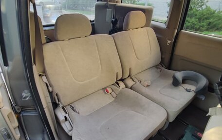 Nissan Serena II, 2004 год, 800 000 рублей, 9 фотография