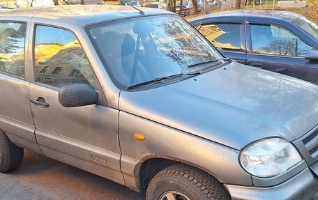 Chevrolet Niva I рестайлинг, 2004 год, 300 000 рублей, 2 фотография