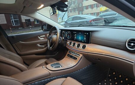 Mercedes-Benz E-Класс, 2022 год, 5 800 000 рублей, 3 фотография