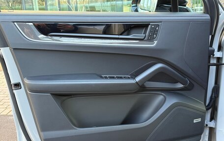 Porsche Cayenne III, 2024 год, 18 500 000 рублей, 13 фотография