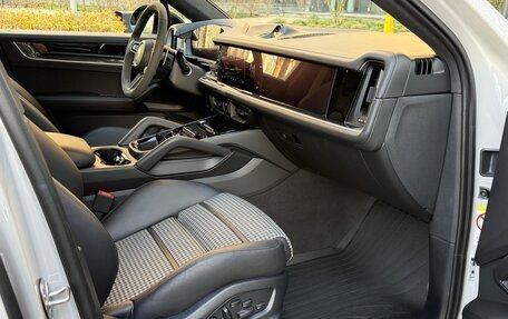 Porsche Cayenne III, 2024 год, 18 500 000 рублей, 29 фотография