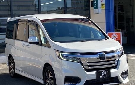 Honda Stepwgn, 2022 год, 2 000 000 рублей, 3 фотография