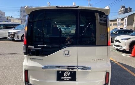 Honda Stepwgn, 2022 год, 2 000 000 рублей, 5 фотография