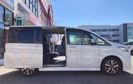 Honda Stepwgn, 2022 год, 2 000 000 рублей, 7 фотография