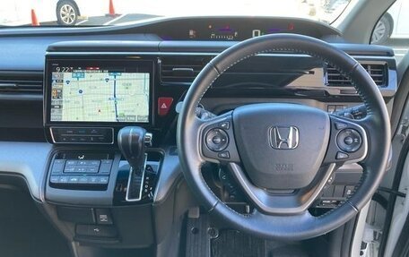 Honda Stepwgn, 2022 год, 2 000 000 рублей, 8 фотография