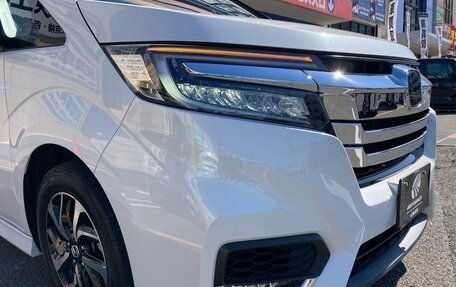 Honda Stepwgn, 2022 год, 2 000 000 рублей, 4 фотография