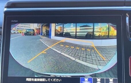 Honda Stepwgn, 2022 год, 2 000 000 рублей, 15 фотография