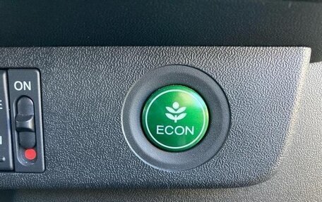 Honda Stepwgn, 2022 год, 2 000 000 рублей, 16 фотография