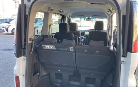 Honda Stepwgn, 2022 год, 2 000 000 рублей, 20 фотография