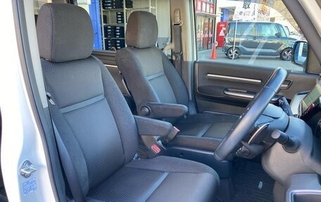 Honda Stepwgn, 2022 год, 2 000 000 рублей, 17 фотография