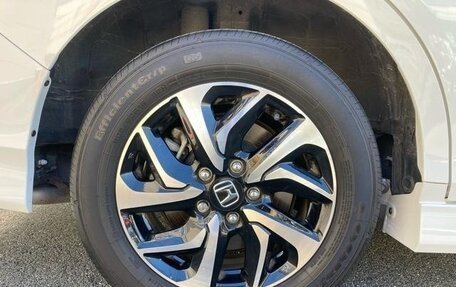 Honda Stepwgn, 2022 год, 2 000 000 рублей, 26 фотография