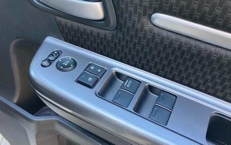 Honda Stepwgn, 2022 год, 2 000 000 рублей, 23 фотография