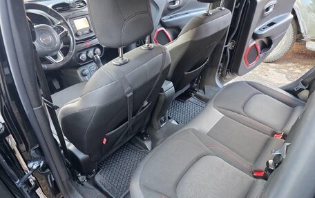 Jeep Renegade I рестайлинг, 2016 год, 2 000 000 рублей, 19 фотография