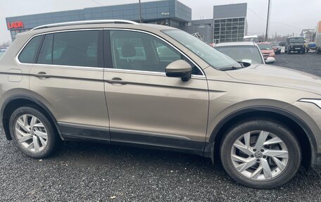 Volkswagen Tiguan II, 2021 год, 2 690 000 рублей, 1 фотография
