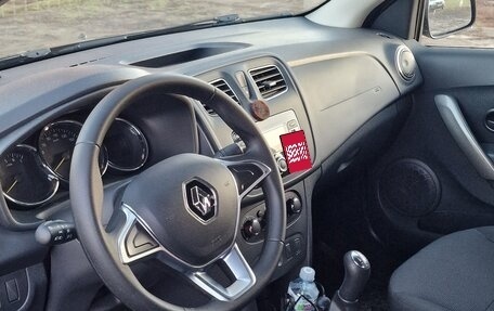 Renault Logan II, 2018 год, 1 400 000 рублей, 2 фотография