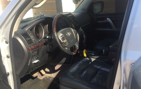 Toyota Land Cruiser 200, 2008 год, 2 890 000 рублей, 7 фотография