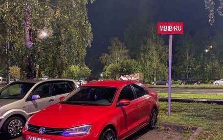 Volkswagen Jetta VI, 2011 год, 920 000 рублей, 2 фотография