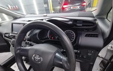Toyota Wish II, 2017 год, 1 620 000 рублей, 19 фотография