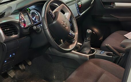 Toyota Hilux VIII, 2021 год, 3 400 000 рублей, 8 фотография