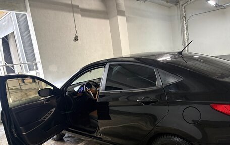 Hyundai Solaris II рестайлинг, 2011 год, 690 000 рублей, 4 фотография