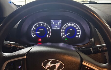 Hyundai Solaris II рестайлинг, 2011 год, 690 000 рублей, 10 фотография