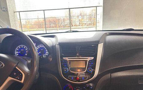 Hyundai Solaris II рестайлинг, 2011 год, 690 000 рублей, 11 фотография