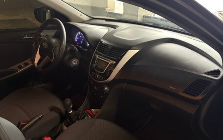 Hyundai Solaris II рестайлинг, 2011 год, 690 000 рублей, 13 фотография