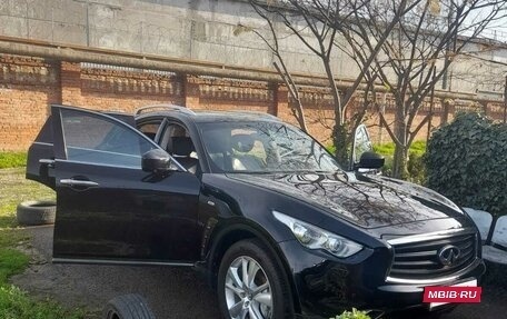 Infiniti QX70, 2013 год, 2 300 000 рублей, 3 фотография