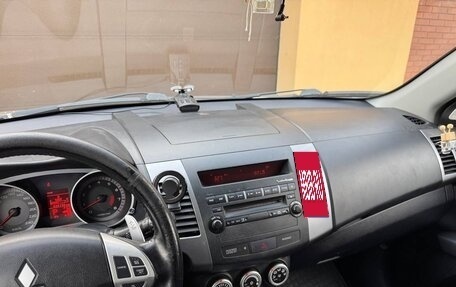 Mitsubishi Outlander III рестайлинг 3, 2008 год, 1 500 000 рублей, 2 фотография