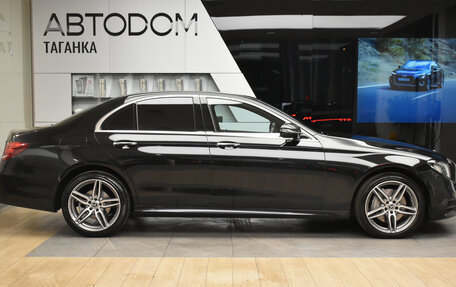 Mercedes-Benz E-Класс, 2019 год, 3 490 000 рублей, 4 фотография