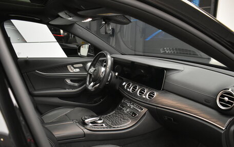 Mercedes-Benz E-Класс, 2019 год, 3 490 000 рублей, 25 фотография