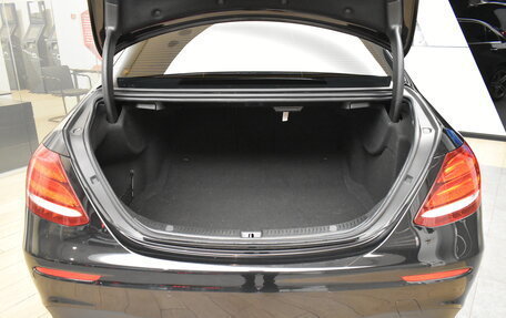 Mercedes-Benz E-Класс, 2019 год, 3 490 000 рублей, 29 фотография
