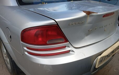 Dodge Stratus II, 2004 год, 300 000 рублей, 2 фотография