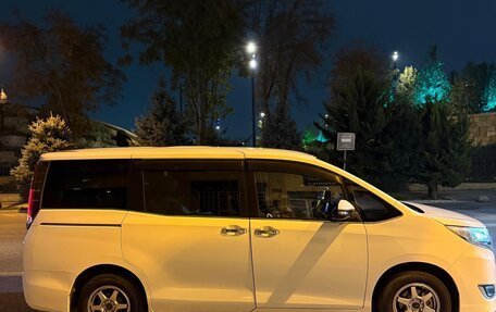 Toyota Esquire I, 2019 год, 2 500 000 рублей, 7 фотография