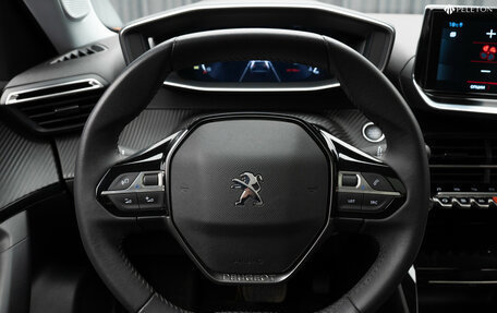 Peugeot 2008 II, 2021 год, 1 950 000 рублей, 13 фотография