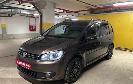 Volkswagen Touran III, 2012 год, 990 000 рублей, 2 фотография