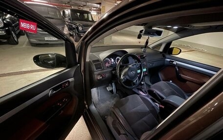 Volkswagen Touran III, 2012 год, 990 000 рублей, 5 фотография