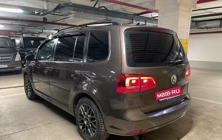 Volkswagen Touran III, 2012 год, 990 000 рублей, 3 фотография