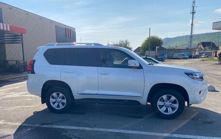 Toyota Land Cruiser Prado 150 рестайлинг 2, 2022 год, 8 200 000 рублей, 4 фотография