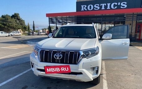 Toyota Land Cruiser Prado 150 рестайлинг 2, 2022 год, 8 200 000 рублей, 2 фотография