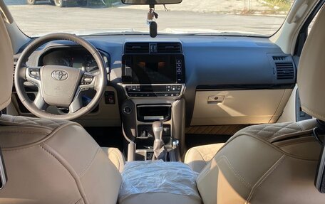 Toyota Land Cruiser Prado 150 рестайлинг 2, 2022 год, 8 200 000 рублей, 9 фотография