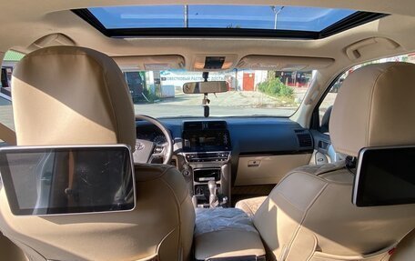 Toyota Land Cruiser Prado 150 рестайлинг 2, 2022 год, 8 200 000 рублей, 11 фотография