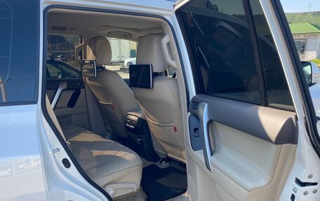 Toyota Land Cruiser Prado 150 рестайлинг 2, 2022 год, 8 200 000 рублей, 17 фотография