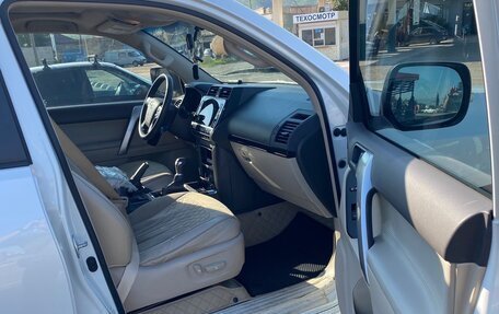 Toyota Land Cruiser Prado 150 рестайлинг 2, 2022 год, 8 200 000 рублей, 19 фотография