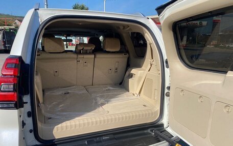 Toyota Land Cruiser Prado 150 рестайлинг 2, 2022 год, 8 200 000 рублей, 14 фотография