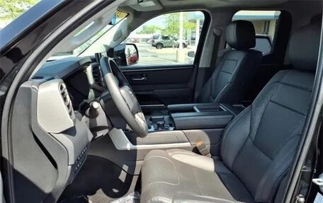 Toyota Tundra, 2022 год, 6 800 000 рублей, 4 фотография
