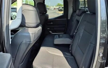 Toyota Tundra, 2022 год, 6 800 000 рублей, 7 фотография