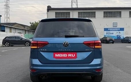 Volkswagen Touran III, 2021 год, 1 510 123 рублей, 5 фотография